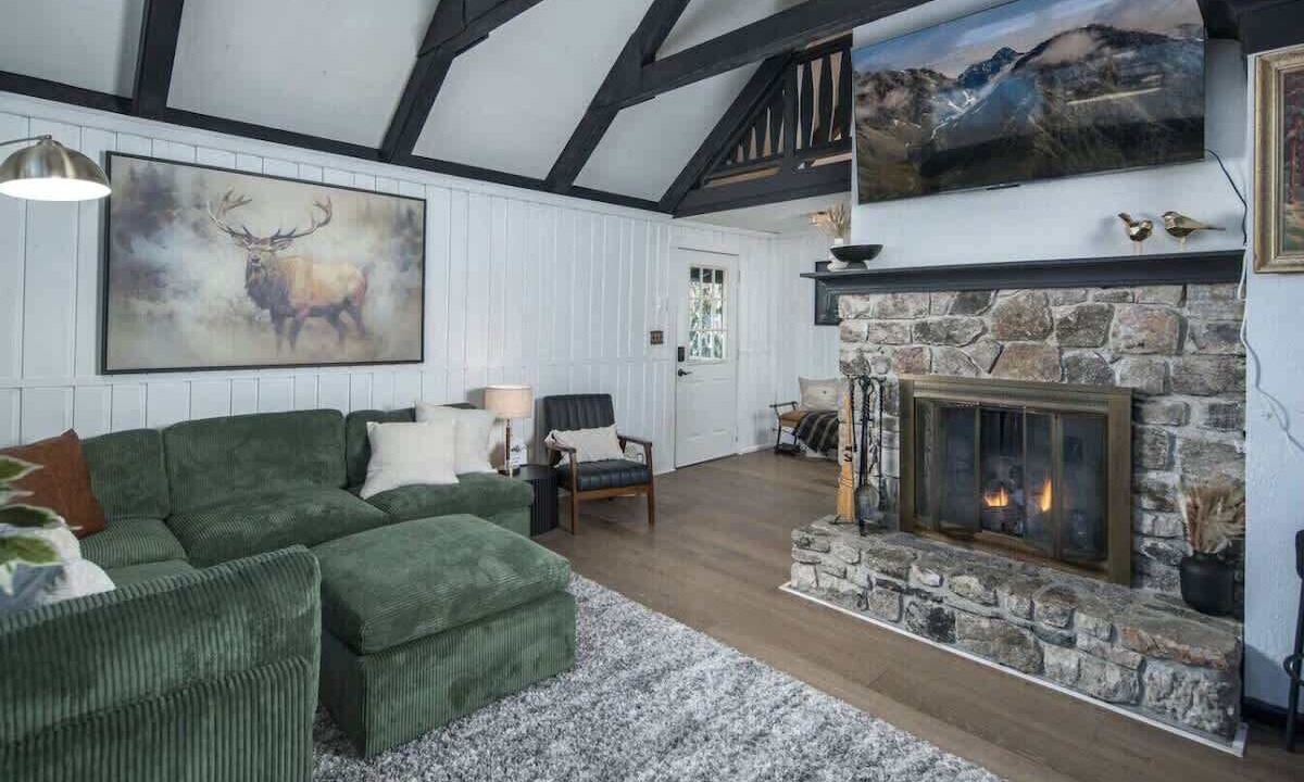 Photo of Livingroom in Charter Hills