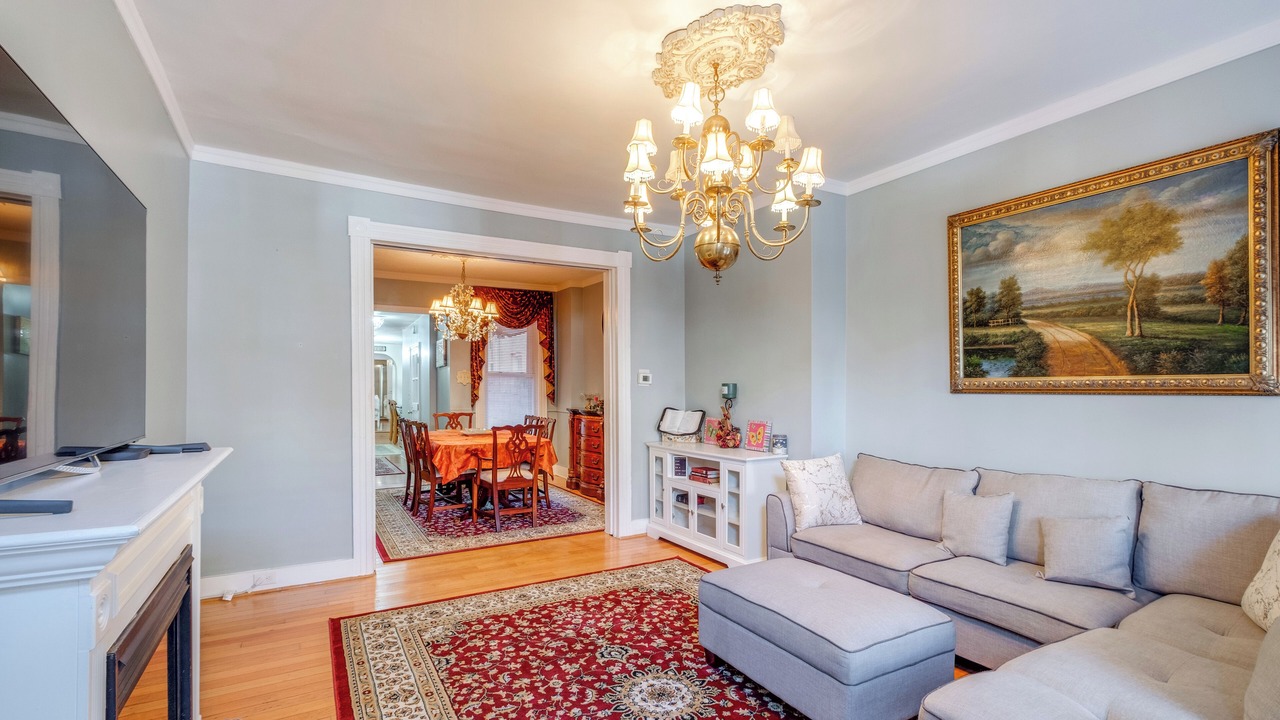 Photo of Livingroom in Upper Fells Point