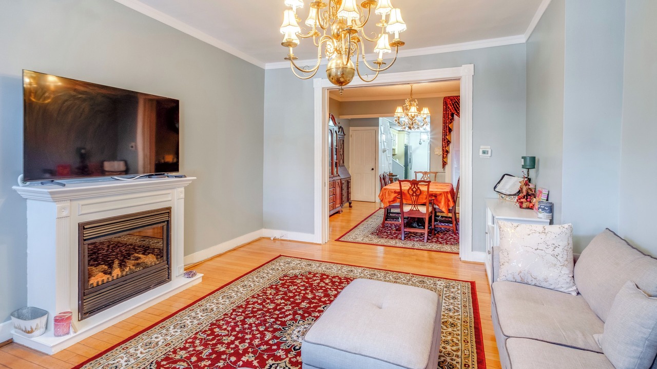 Photo of Livingroom in Upper Fells Point