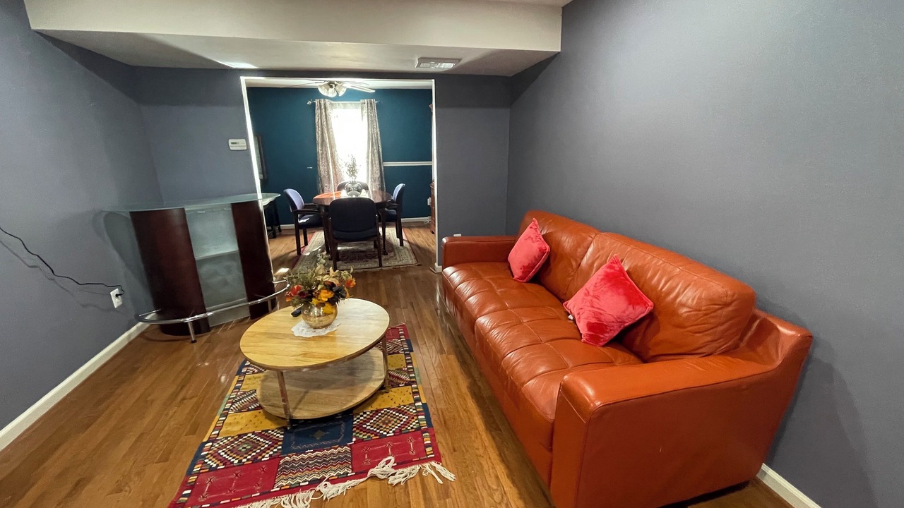 Photo of Livingroom in Newington
