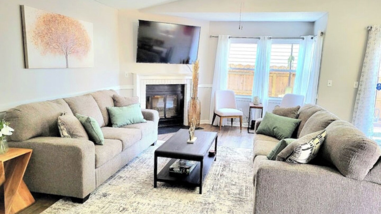Photo of Livingroom in Greenbrier East