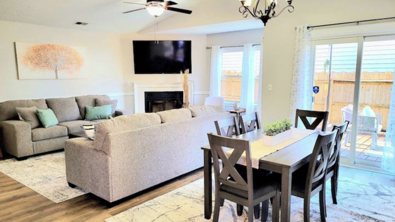 Photo of Livingroom in Greenbrier East