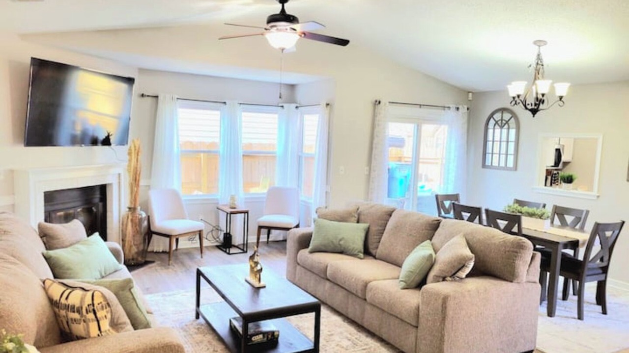 Photo of Livingroom in Greenbrier East