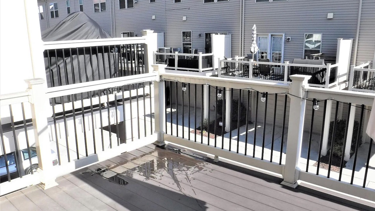 Photo of Patio Balcony in Greektown