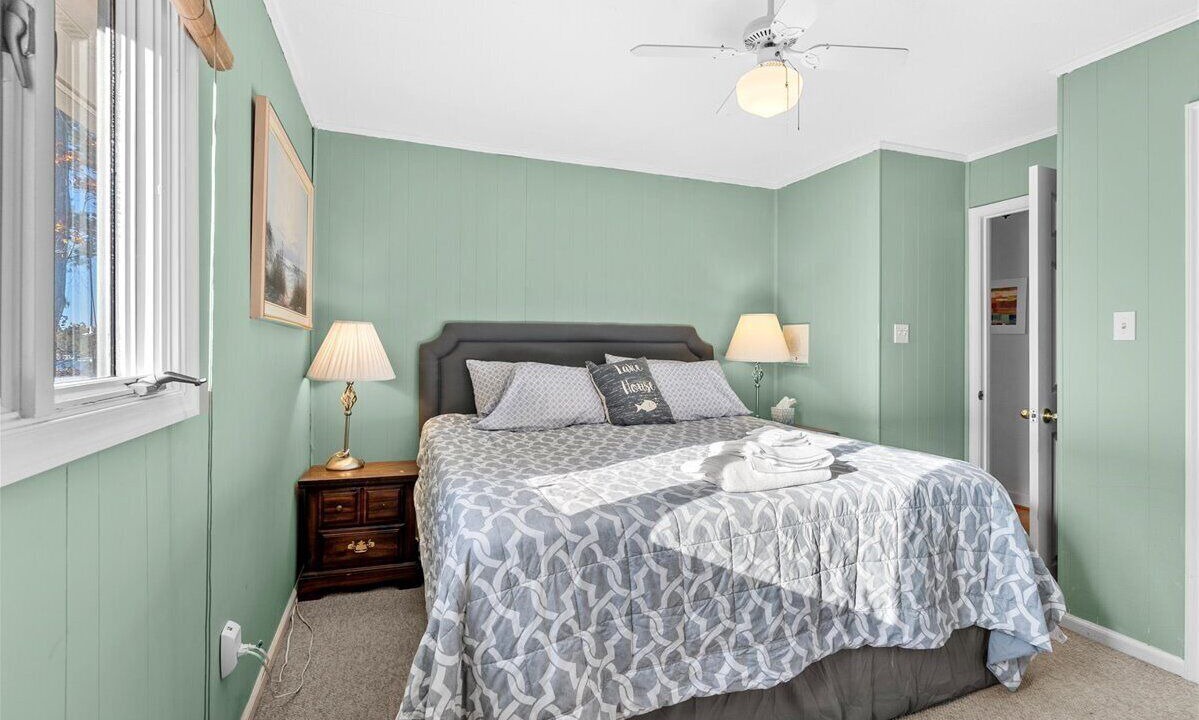 Photo of Bedroom in North Shore Acres