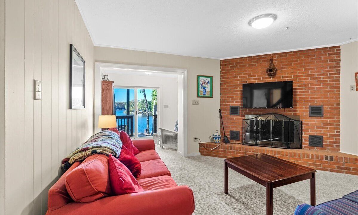 Photo of Livingroom in North Shore Acres