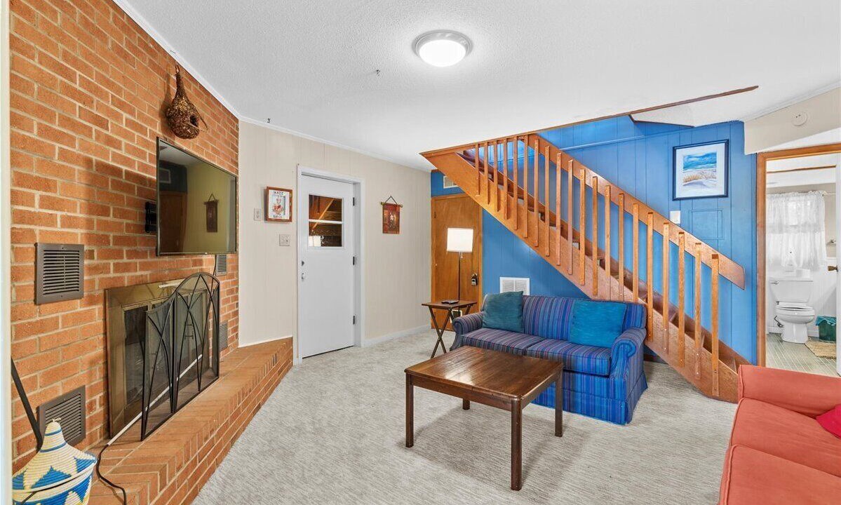 Photo of Livingroom in North Shore Acres