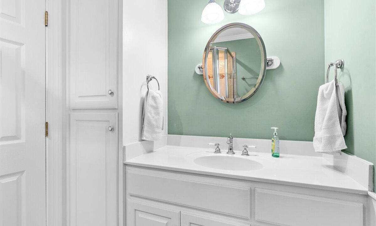 Photo of Bathroom in North Shore Acres