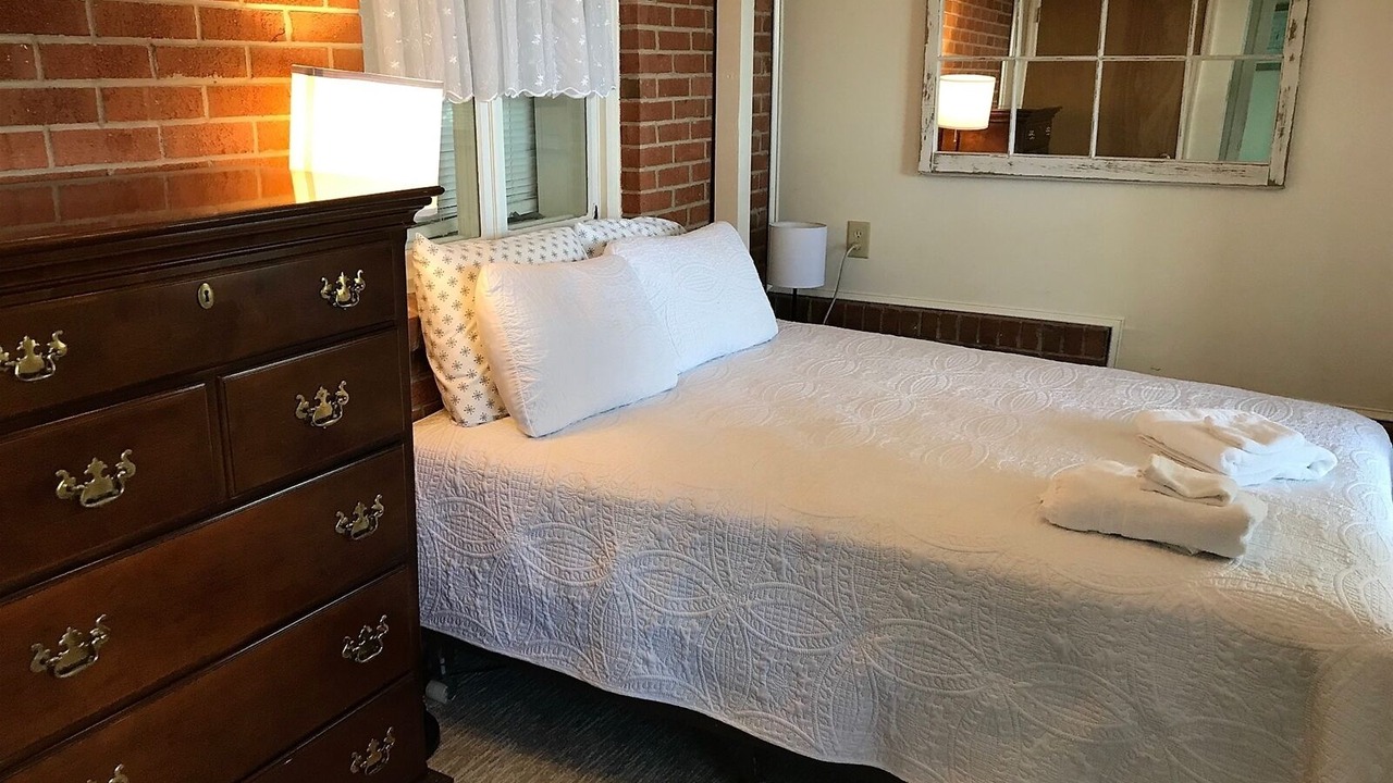 Photo of Bedroom in North Shore Acres
