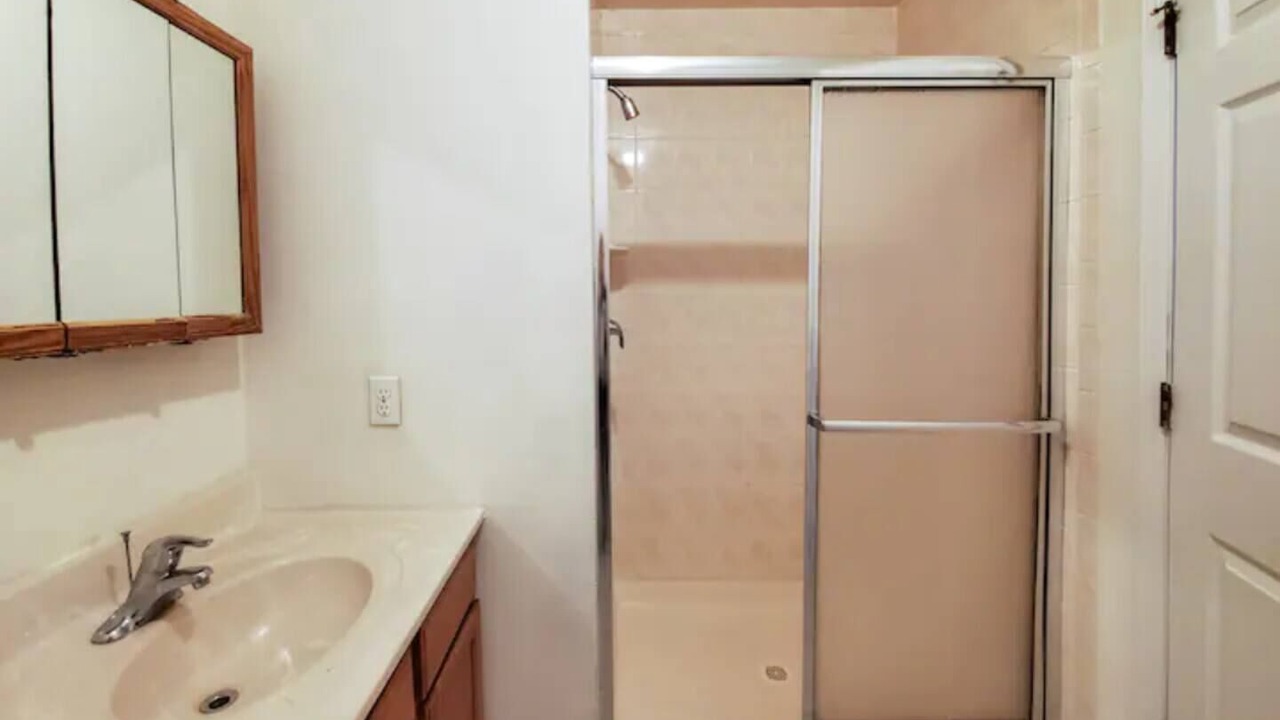 Photo of Bathroom in Iselin