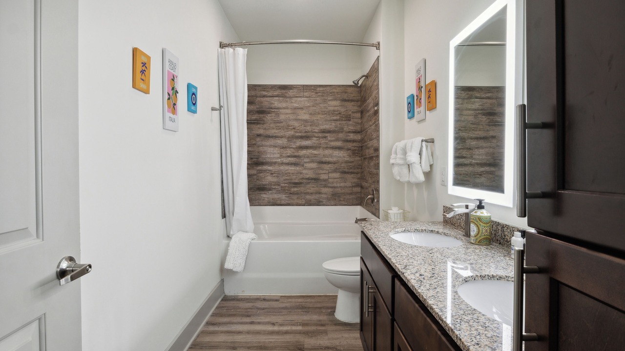 Photo of Bathroom in Farragut