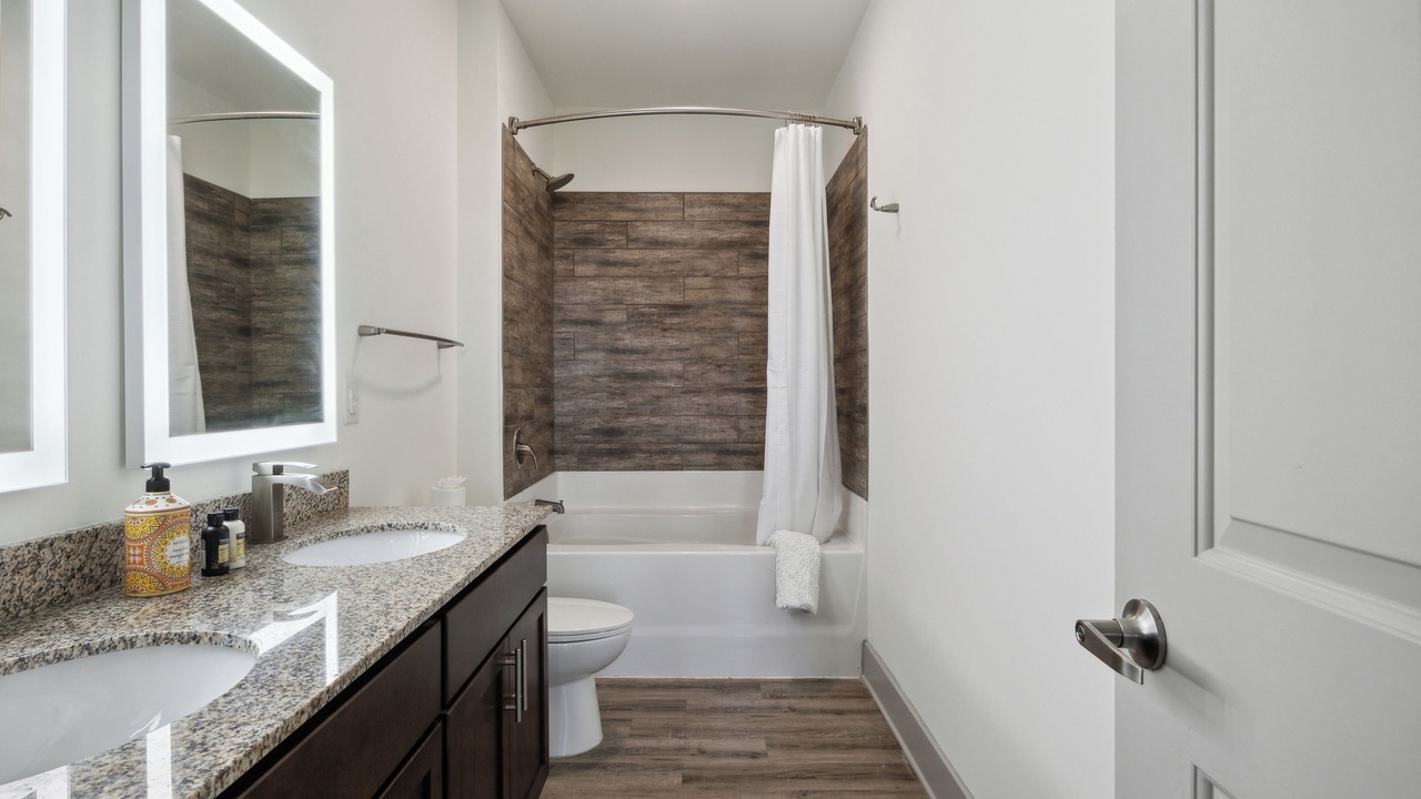 Photo of Bathroom in Farragut