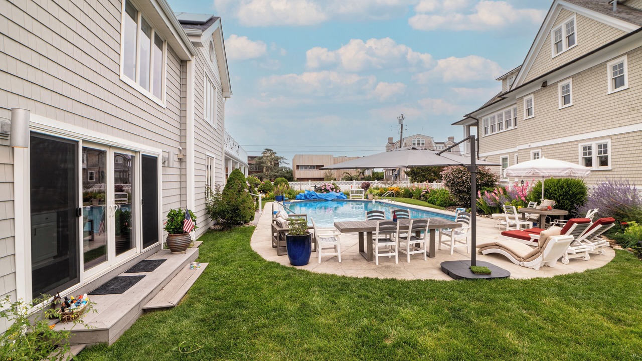 Photo of Outdoor in Gardens