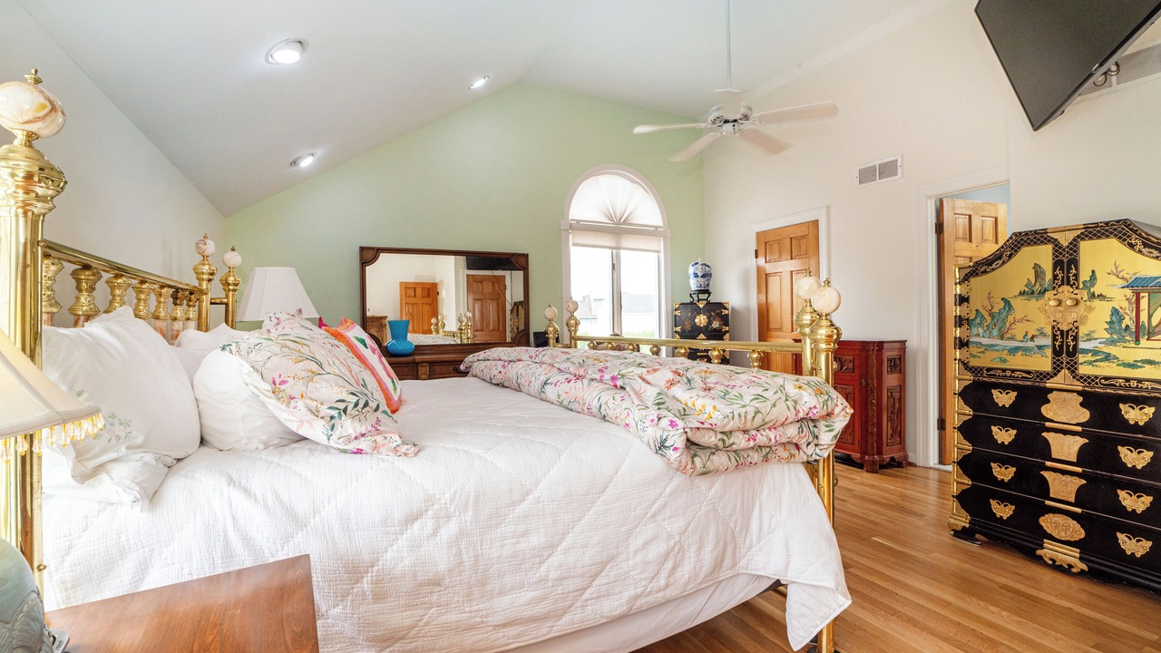 Photo of Bedroom in Gardens
