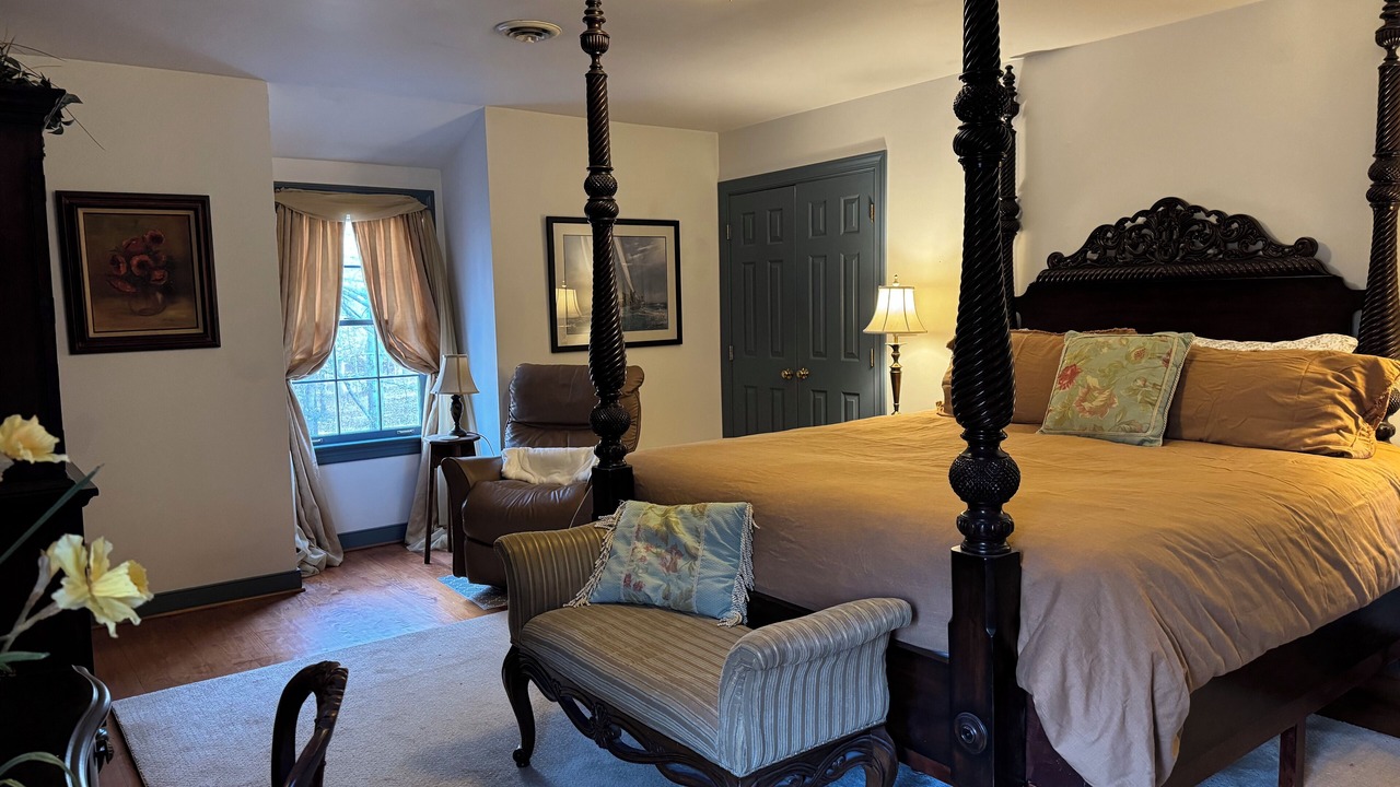 Photo of Bedroom in George Washington