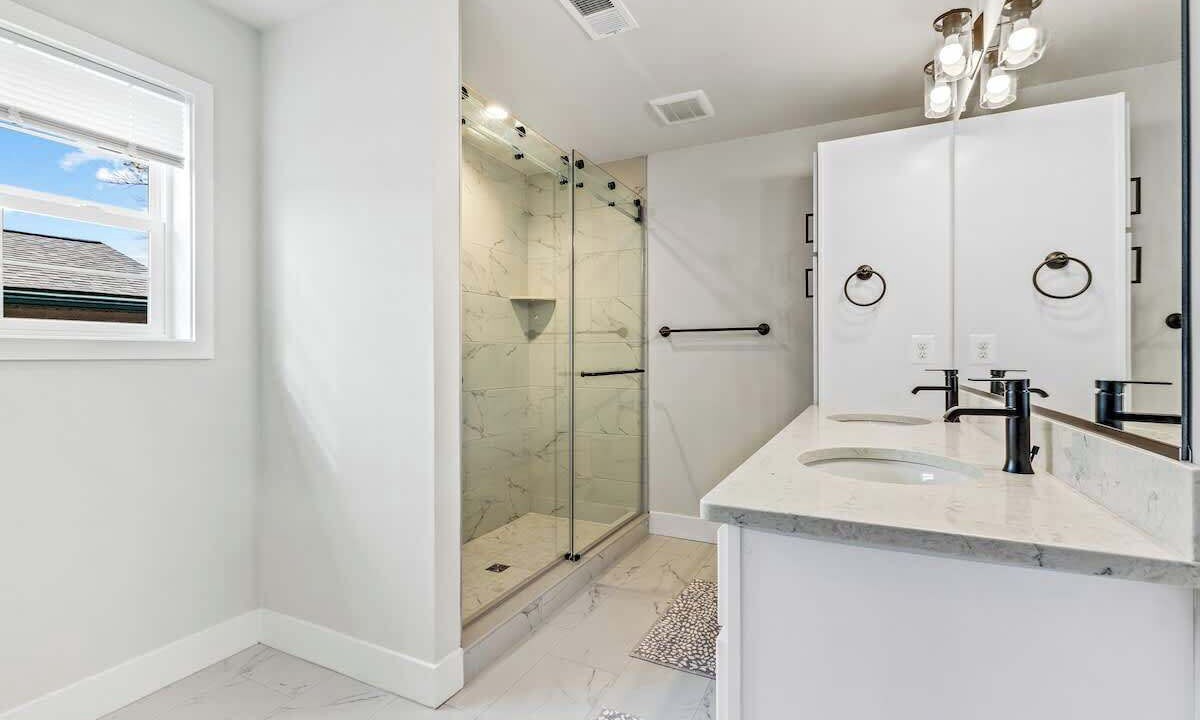 Photo of Bathroom in Edgewater