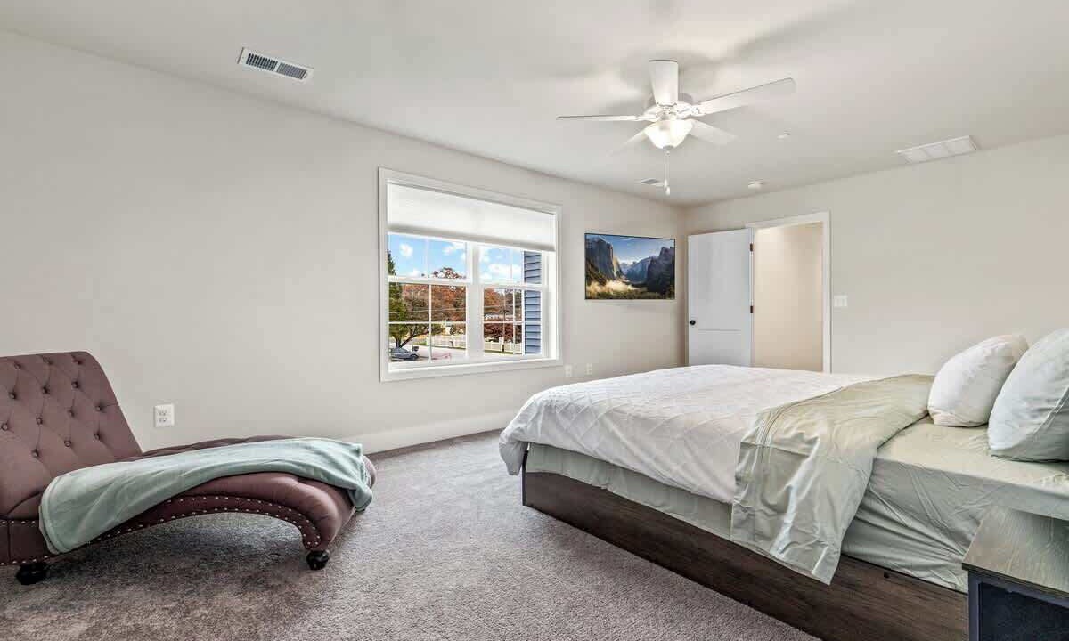 Photo of Bedroom in Edgewater