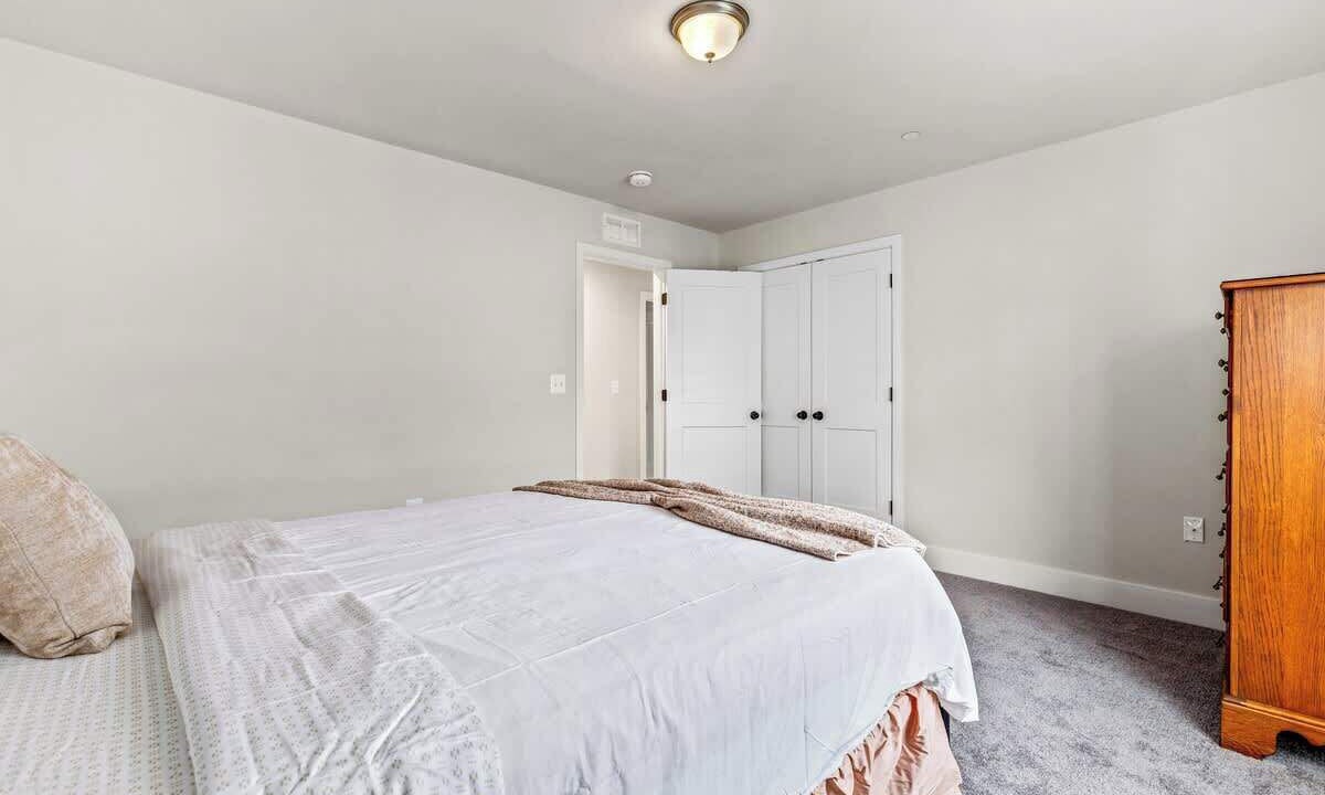 Photo of Bedroom in Edgewater
