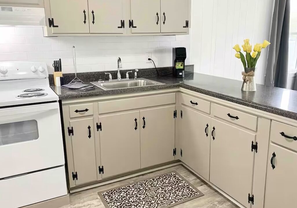 Photo of Kitchen in White Stone