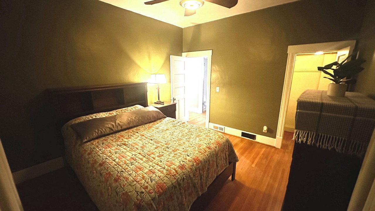 Photo of Bedroom in Glenwood
