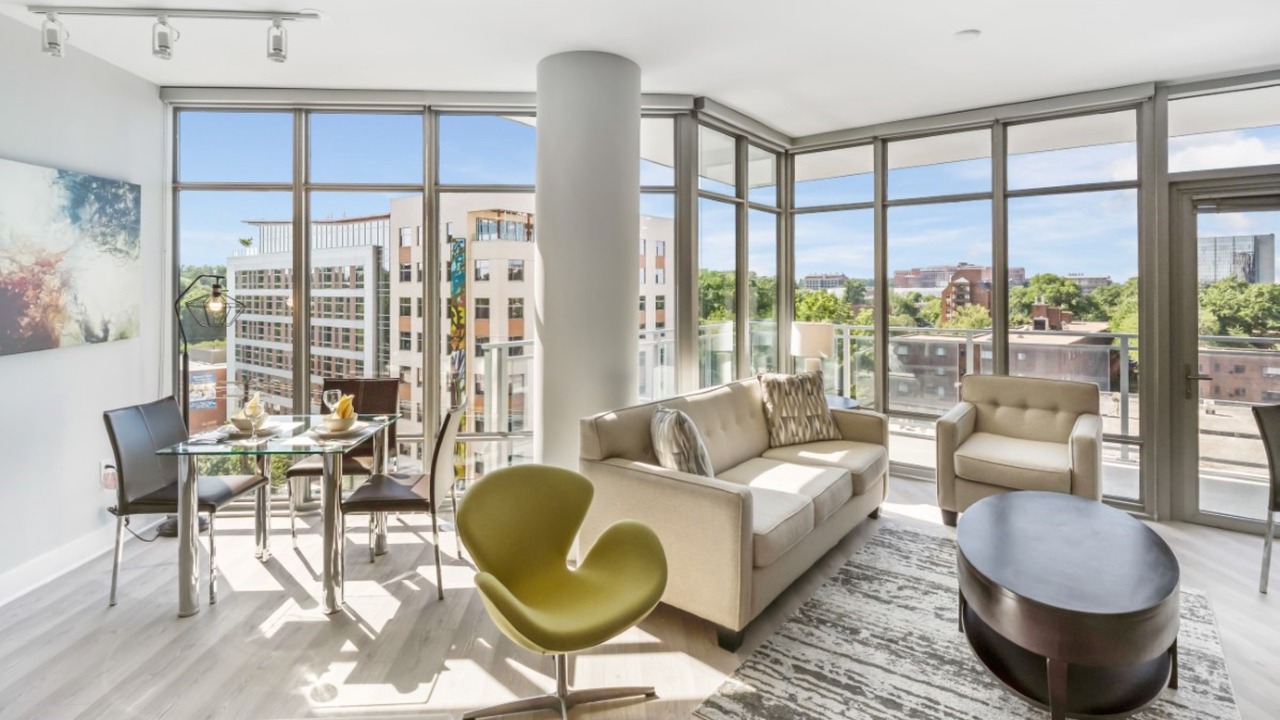Photo of Livingroom in Woodmont Triangle