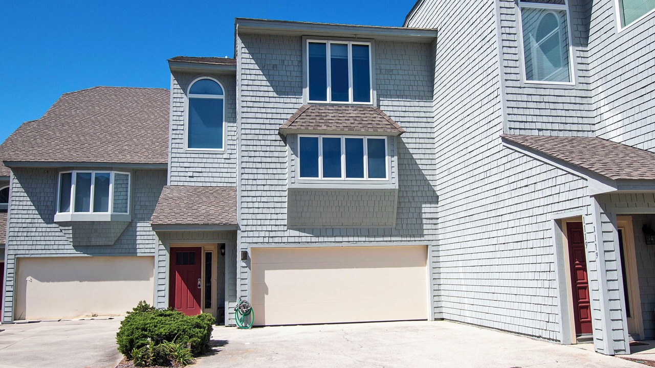 Photo of Outdoor in Corolla Light