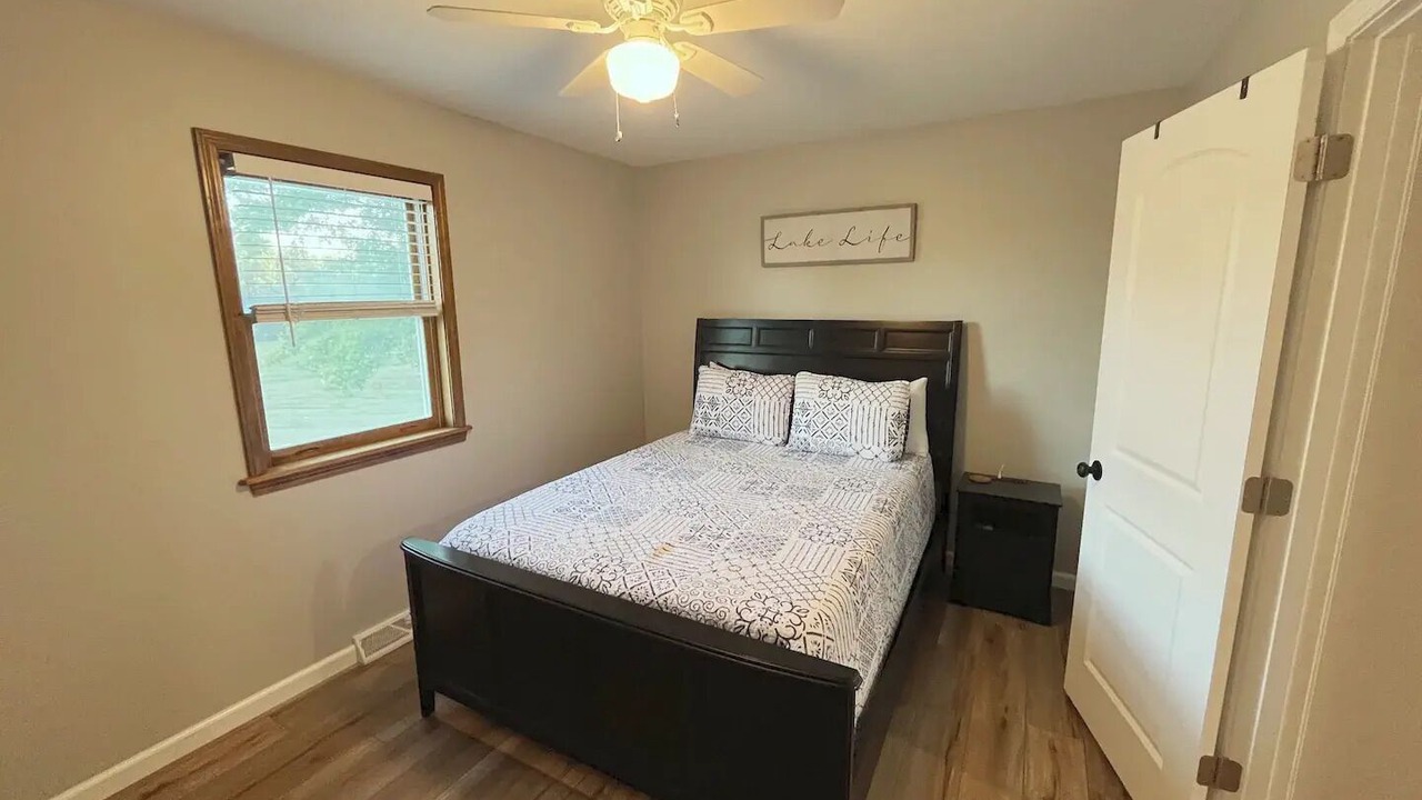 Photo of Bedroom in Monroe City