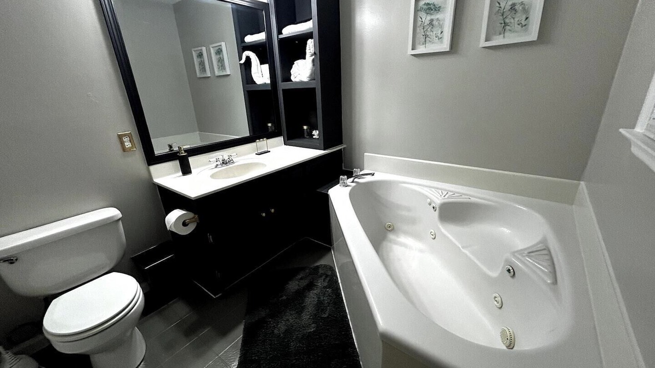 Photo of Bathroom in Calhoun