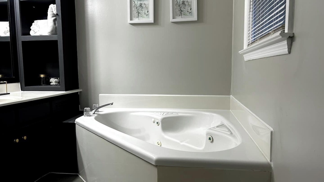 Photo of Bathroom in Calhoun