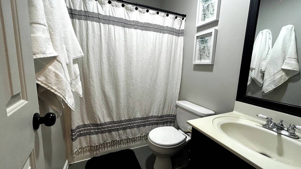 Photo of Bathroom in Calhoun