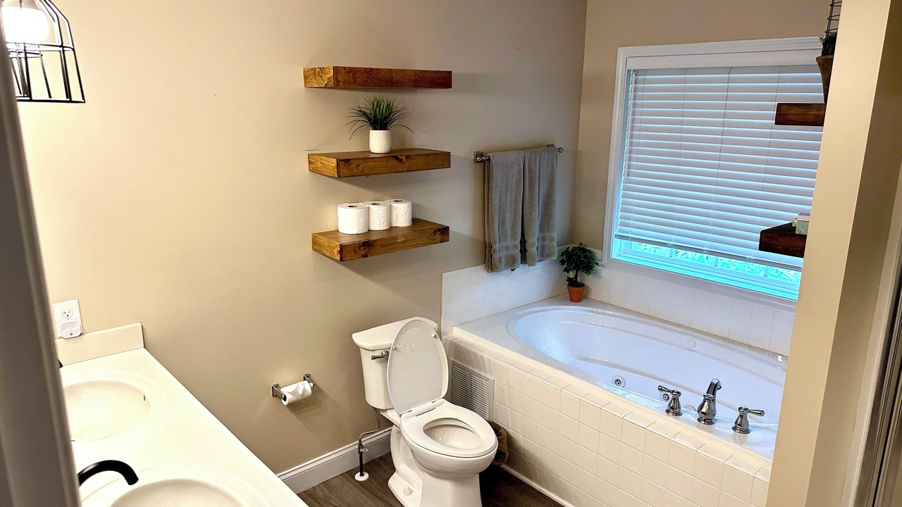 Photo of Bathroom in Ashley Oaks