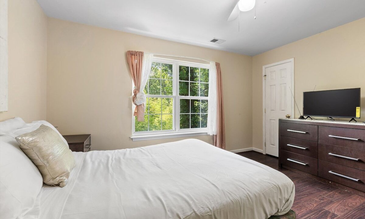 Photo of Bedroom in Takoma Park