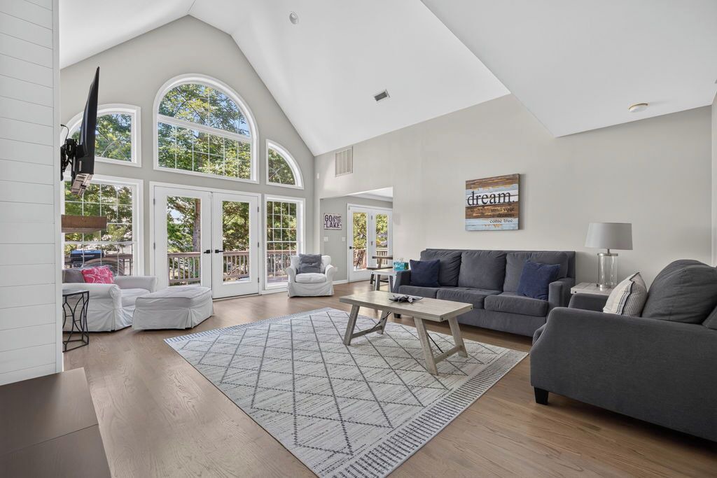 Photo of Livingroom in Locust Grove
