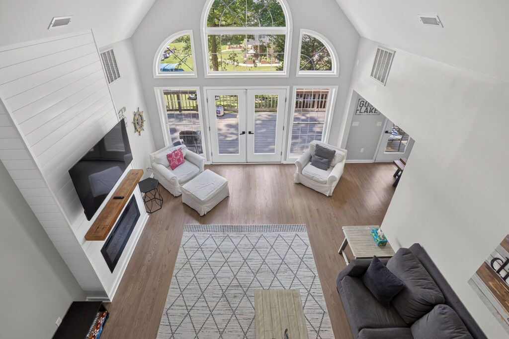 Photo of Livingroom in Locust Grove