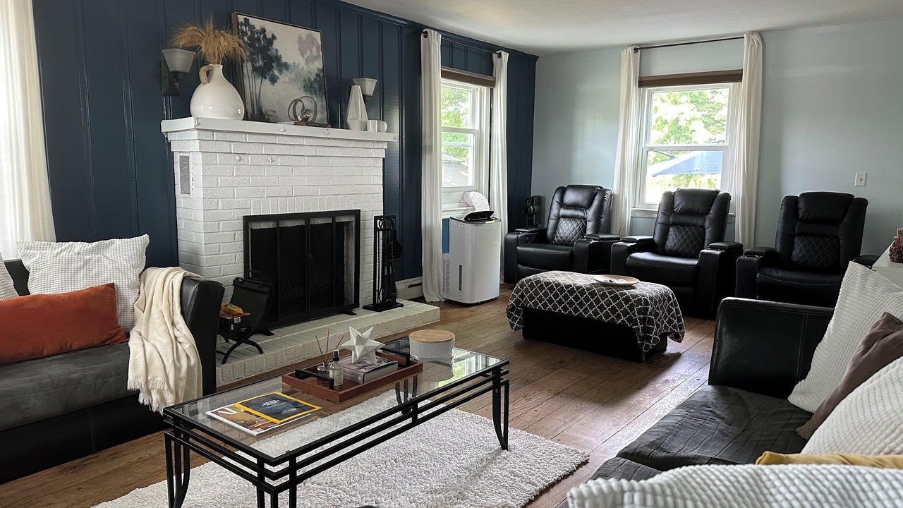 Photo of Livingroom in South River