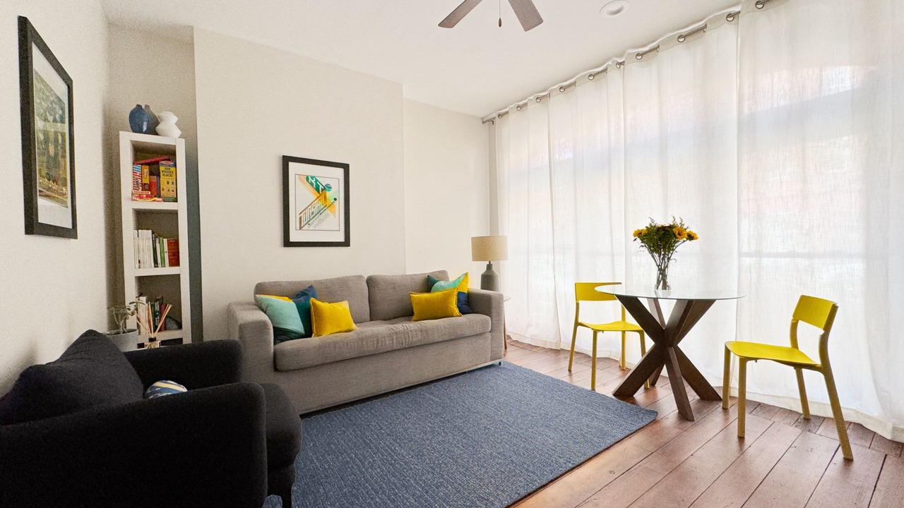Photo of Livingroom in Downtown Baltimore