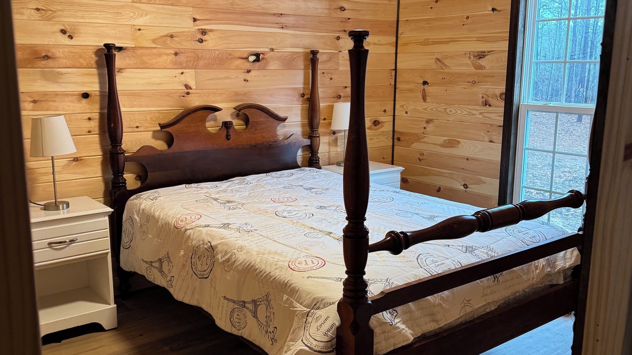 Photo of Bedroom in Guntersville