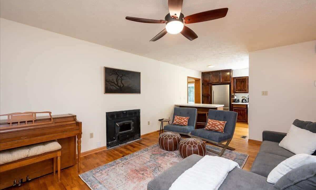 Photo of Livingroom in Bynum