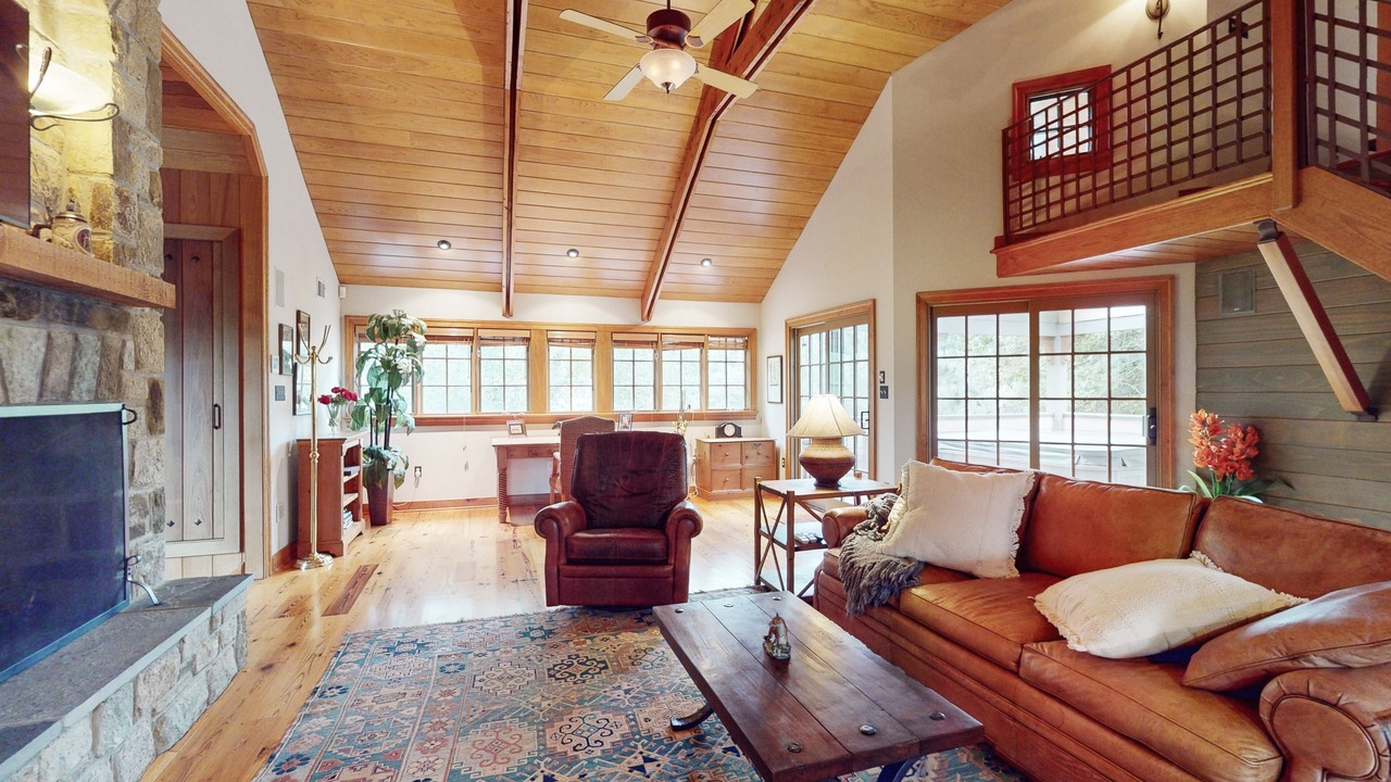 Photo of Livingroom in Travilah