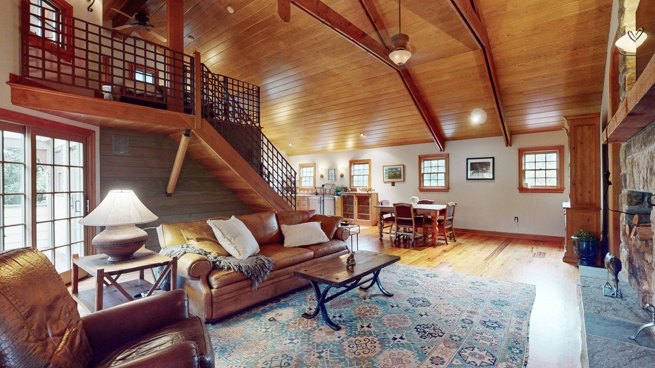 Photo of Livingroom in Travilah
