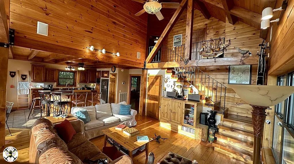 Photo of Livingroom in Pelham