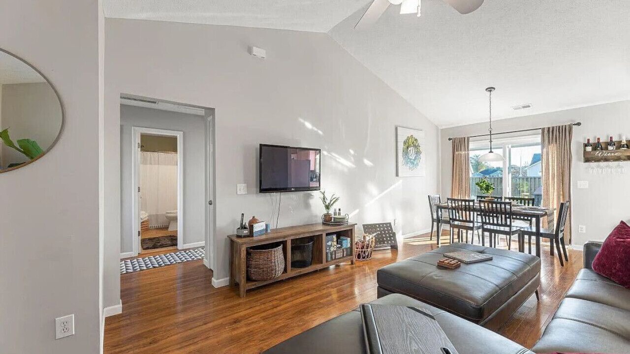Photo of Livingroom in Murraysville