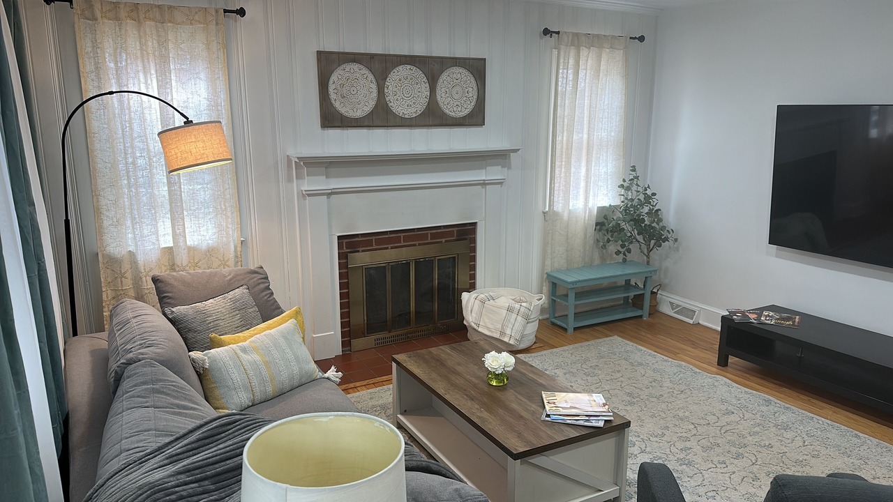 Photo of Livingroom in Fry's Spring
