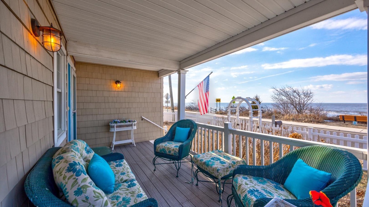 Photo of Patio Balcony in Town Bank