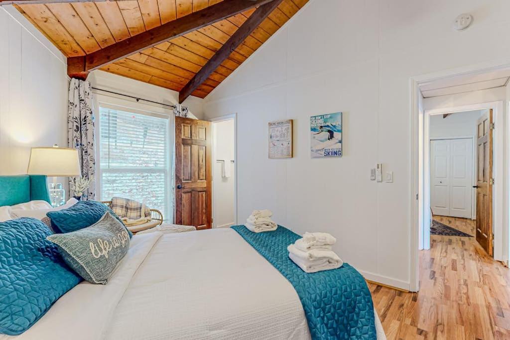 Photo of Bedroom in Beech Mountain
