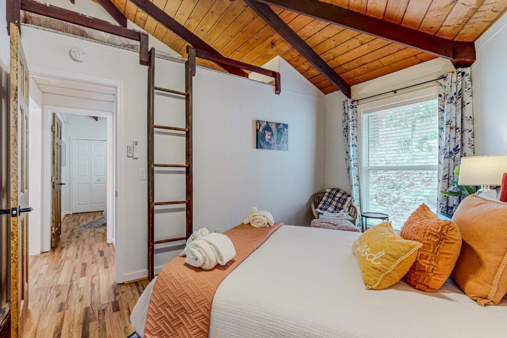 Photo of Bedroom in Beech Mountain
