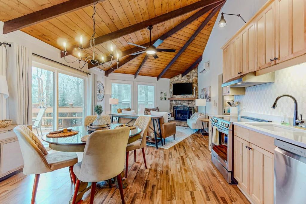 Photo of Kitchen in Beech Mountain