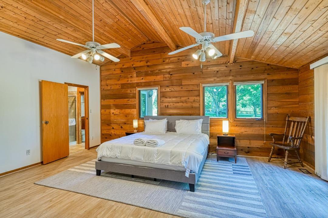 Photo of Bedroom in Blue Water