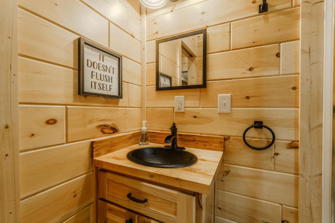 Photo of Bathroom in Kodak