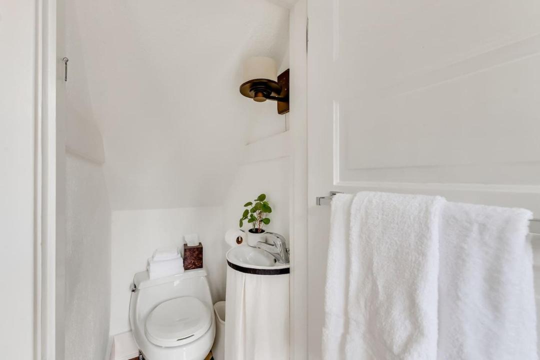 Photo of Bathroom in Jefferson Park Avenue